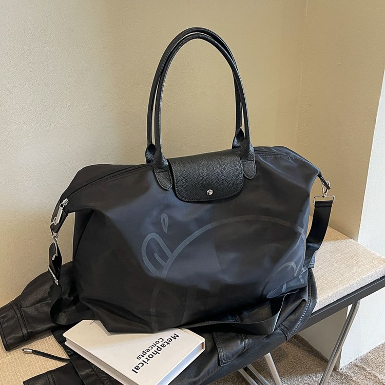 Cross-border new soft leather handbag fashion niche texture outdoor crossbody bag women's versatile large capacity shoulder bag