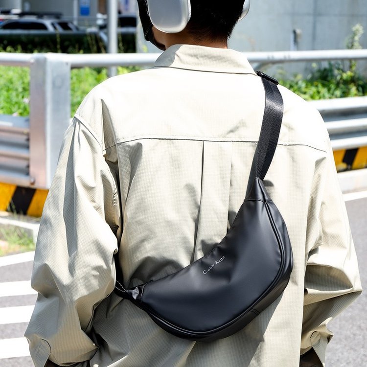 2023 summer new Korean style casual solid color nylon crossbody bag for boys and girls single shoulder armpit dumpling bag