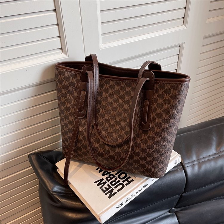 Large-capacity bag women's bag 2024 new fashion autumn and winter casual shoulder bag high-end class commuting tote bag