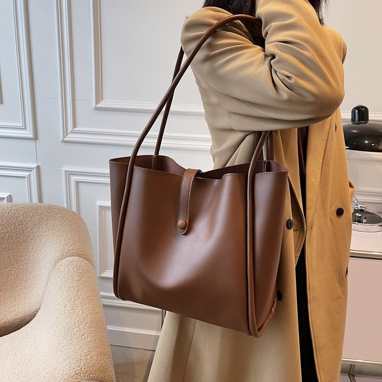 Large-capacity bag women's 2024 spring and summer new shoulder bag high-end and stylish college student class commuting tote bag