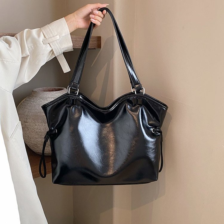 Textured large-capacity tote bag for women autumn and winter new Korean version solid color simple retro single shoulder underarm bag