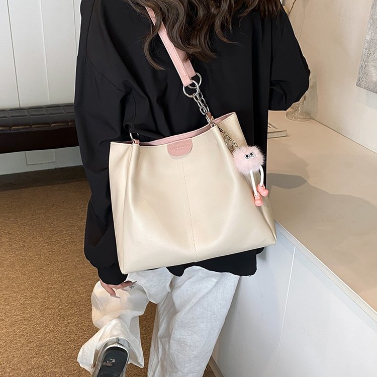 Class Bag Women's Large Capacity 2024 New Summer Hot Style Versatile Shoulder Bag College Student Commuting Tote Bag