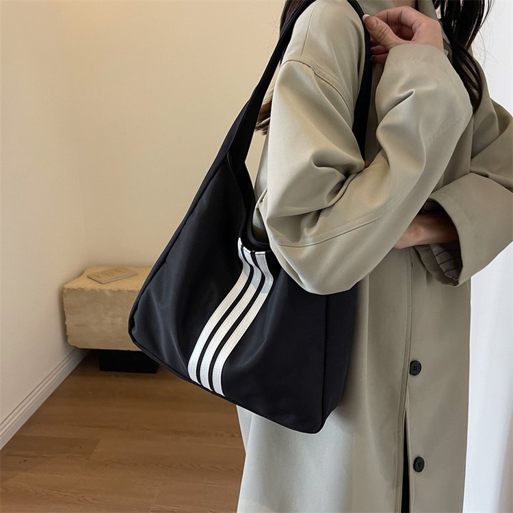 Fashion Striped Oxford Cloth Bag 2023 New Travel Bag Trendy Popular Casual Sports Style Large Capacity Shoulder Bag for Women