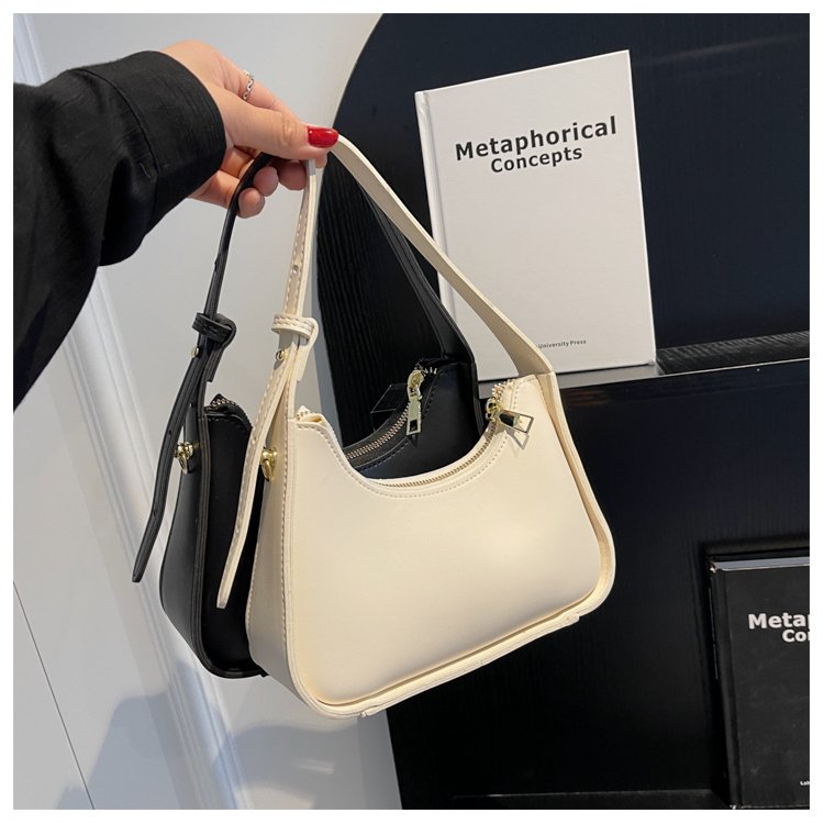 High-end niche bag for women 2024 new summer versatile French handbag versatile shoulder bag baguette armpit bag