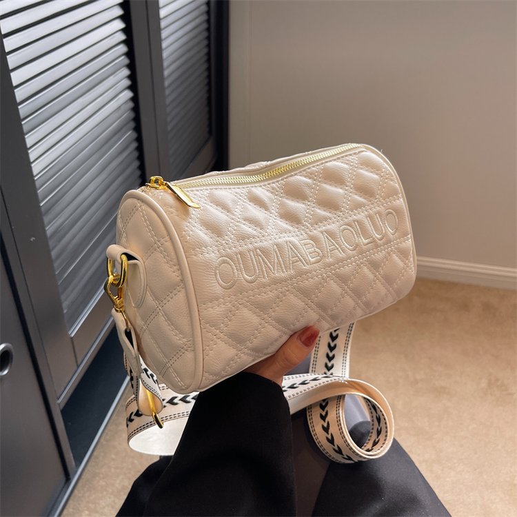 Wide shoulder strap crossbody bag Korean spring trend new pillow bag Boston bag women's niche design wholesale