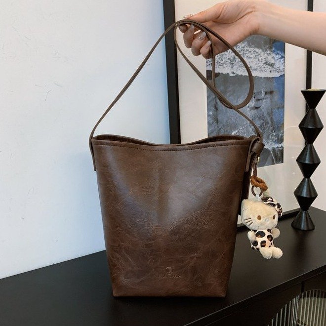 Retro niche design bag for women 2024 new simple crossbody bag high-end fashion shoulder bucket bag