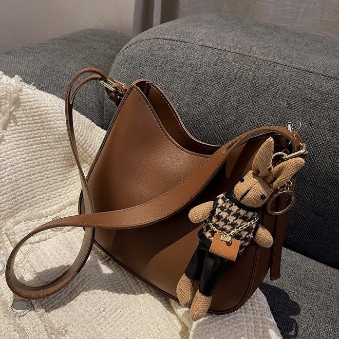 Versatile ins crossbody bag for women new trendy fashion retro armpit bag French niche single shoulder saddle bag