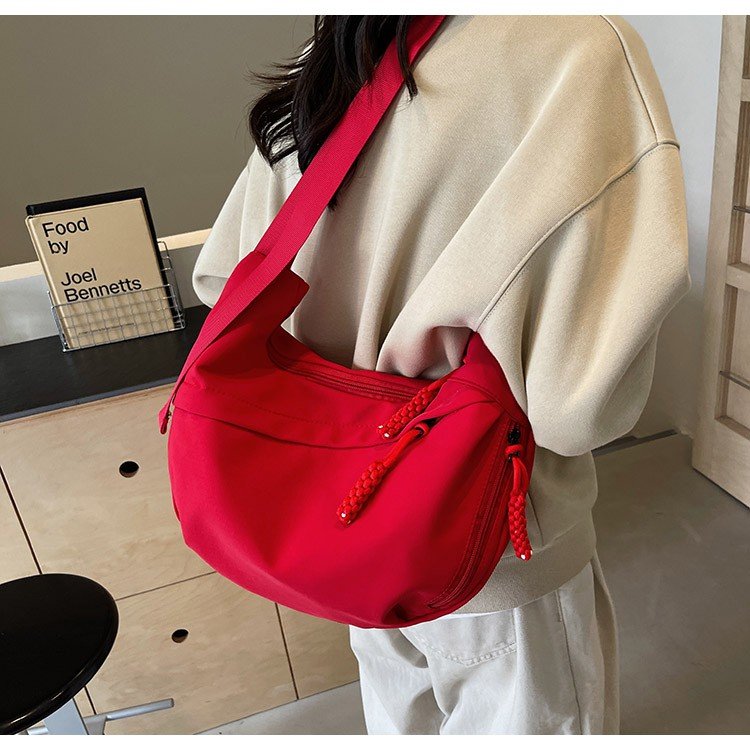 Large-capacity bag women's new shoulder bag casual Korean version solid color crossbody bag trendy student nylon dumpling bag