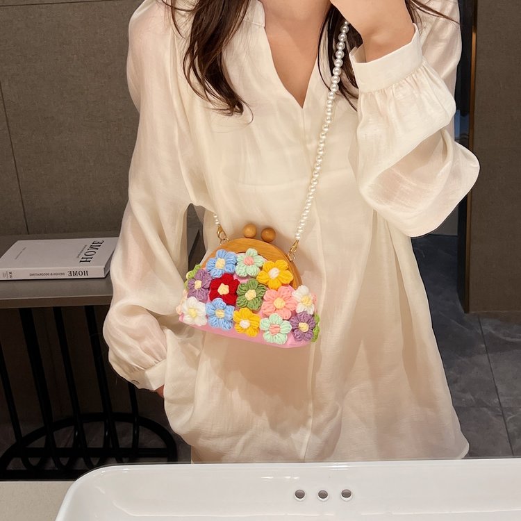 Pearl Flower Bag 2024 Spring and Summer Small Fresh and Sweet Style Beaded Chain Fashion Women's Bag Shoulder Bag Crossbody Bag