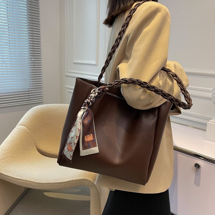 Big bag women's large capacity bag new high-end niche shoulder bag college student commuting tote bag