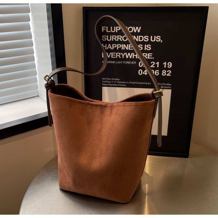 Frosted Retro Bag Women's Large Capacity New Autumn and Winter Versatile Shoulder Crossbody Bag This Year's Popular Bucket Bag