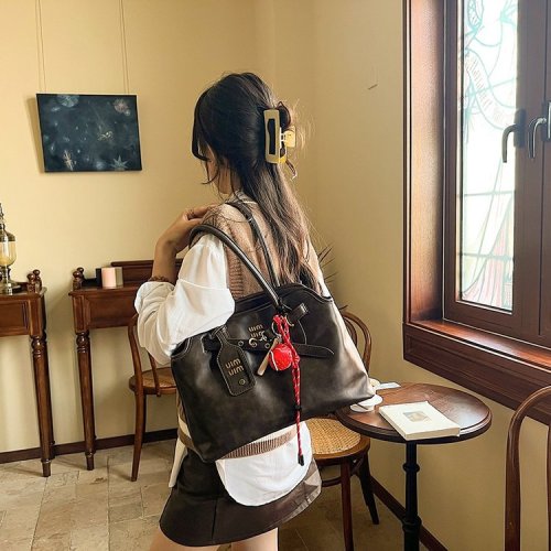 Korean high-end large-capacity bag for women 2024 new fashion retro handbag versatile commuter tote bag trendy