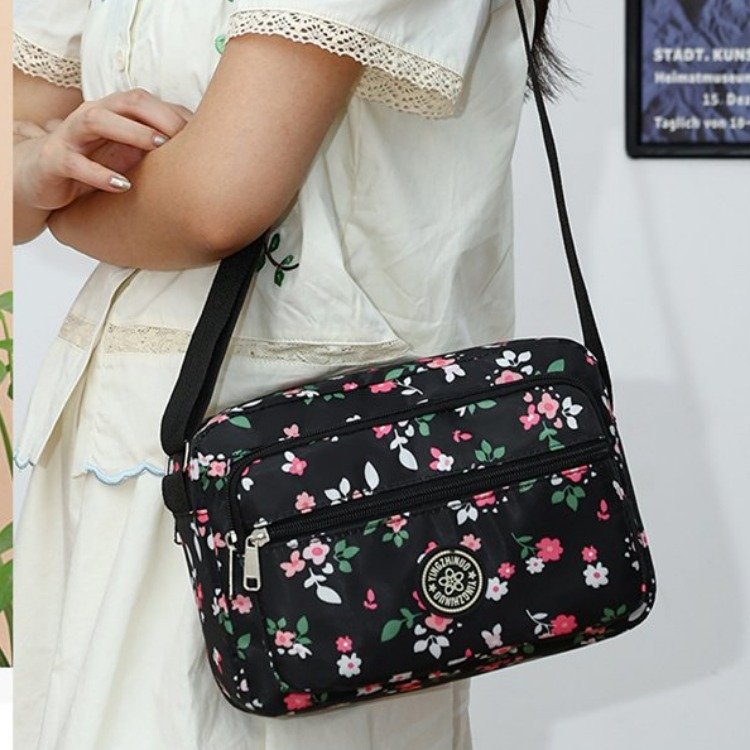 Floral bag Oxford crossbody bag manufacturer wholesale shoulder bag new Korean version mom middle-aged and elderly ladies bag floor stall bag