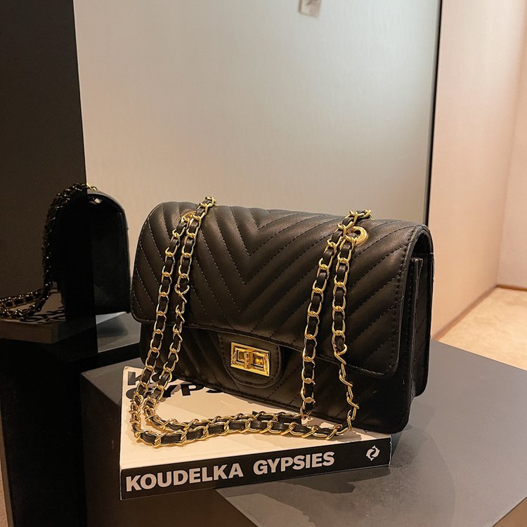 High-end texture rhombus temperament crossbody bag for women 2024 new spring chain armpit bag versatile shoulder bag for women