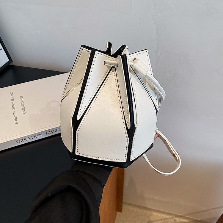 Fashionable and personalized design folding small bag for women 2024 summer new versatile crossbody bag texture portable bucket bag