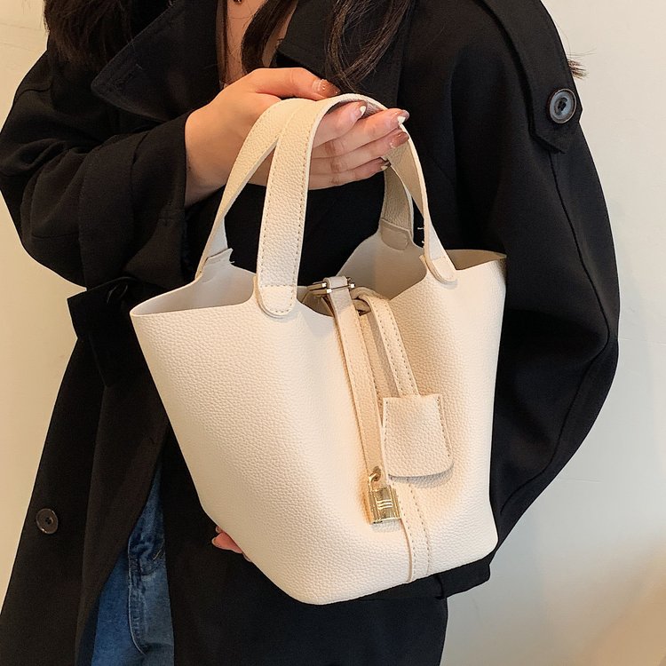Bags 2024 New Bucket Vegetable Basket Women's Bag Fashion Versatile Portable Mommy Bag Bridal Wedding Bag High-end