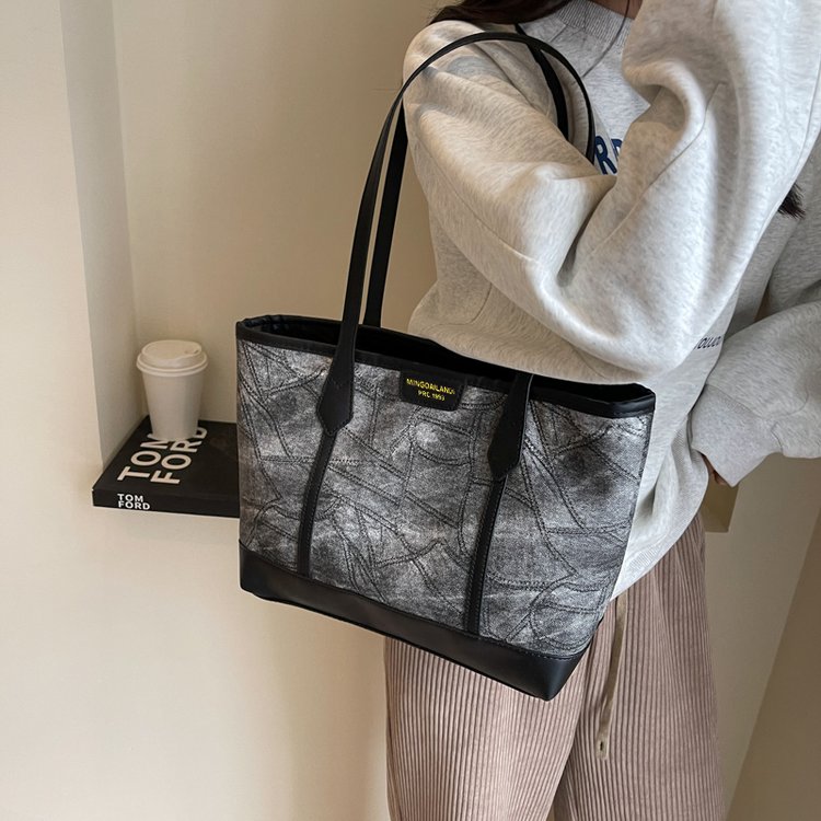 Casual Commuting Large Capacity Bag 2024 New Women's Bag Casual, Western Style, Versatile Shoulder Bag, College Student Tote Bag