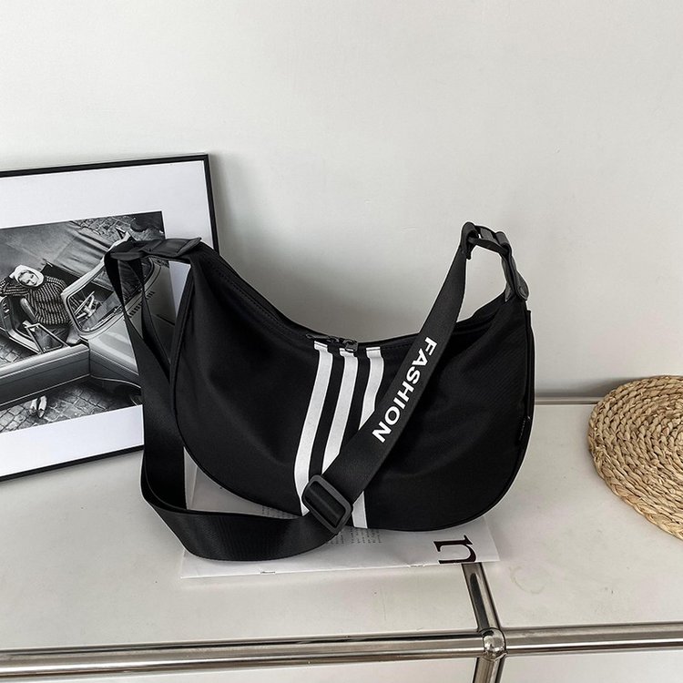 Oxford cloth bag women's large capacity new niche design high-end messenger bag Internet celebrity popular dumpling bag