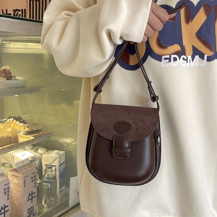 This year's popular bags for women in autumn and winter new fashion single shoulder crossbody bag retro casual versatile crossbody bag new style