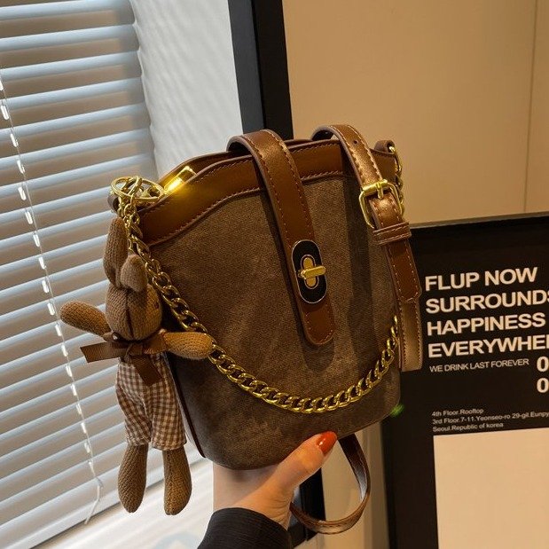 Retro niche bag women's bag 2024 new autumn and winter popular versatile texture crossbody bag chain shoulder bucket bag