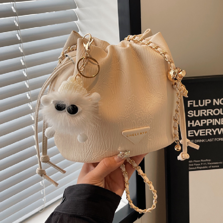 Western style niche chain bag bucket bag crossbody bag 2024 new trendy fashionable versatile casual small bag