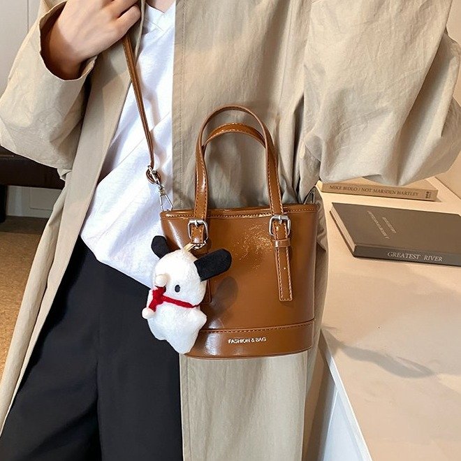 Niche design bags for women 2024 new trendy simple casual versatile portable shoulder crossbody bag armpit bucket bag
