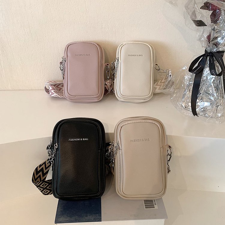 This year's popular small bags for women are new, fashionable, wide shoulder straps, versatile cross-body bags, fashionable mobile phone bags