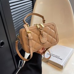2024 New Retro Fashion Small Bag Women's Diamond Hand Carrying High-Quality Shoulder Bag Versatile Simple Small Square Bag