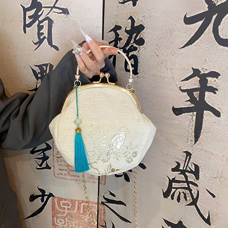 New national style embroidered clip bag popular popular crossbody small bag women 2024 new fashion chain commuter small bag