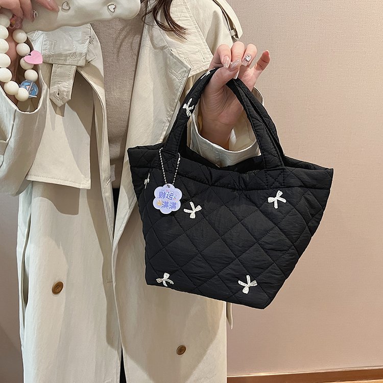 Cross-border nylon embroidery large-capacity bucket bag for women 2024 new Korean version shoulder bag class commuting tote bag