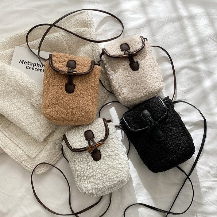 Lamb wool plush bag for women 2024 new autumn and winter niche design crossbody bag internet celebrity hot model super hot mobile phone bag