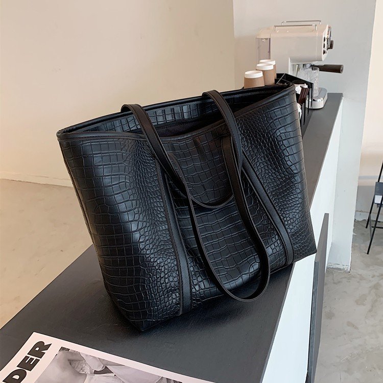 Texture Large Capacity Bag Women's Bag 2024 New Trendy Fashion Portable Shoulder Bag Internet Celebrity Versatile Tote Bag