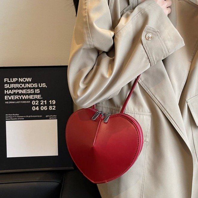 Red bag for women 2024 new high-end texture niche autumn and winter single shoulder crossbody bag internet celebrity hot style peach heart bag