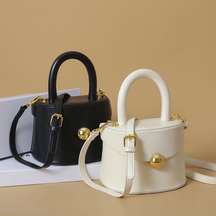 2024 Spring Popular Shoulder Bag French Popular Niche Texture Handheld Small Bag Women's Fashion Simple Bucket Bag