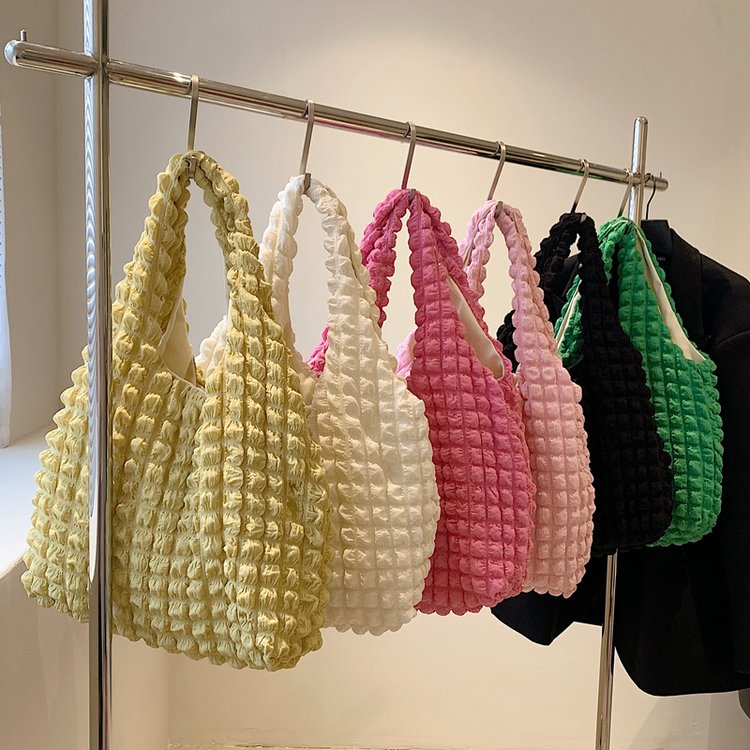 This year's popular fashion simple temperament commuter pleated bag women's shoulder armpit bag portable bucket bag trend