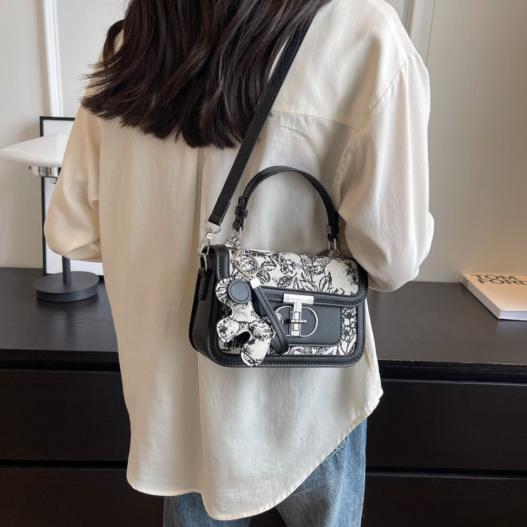 French niche embroidered hand-held square bag, new popular lock crossbody, fashionable and stylish retro women's bag