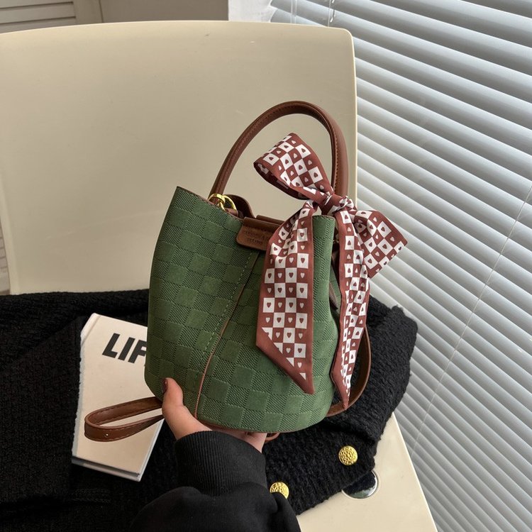 Cross-border trend checkerboard retro portable bucket bag women's bag 2024 new fashion mother-in-law bag women's shoulder bag