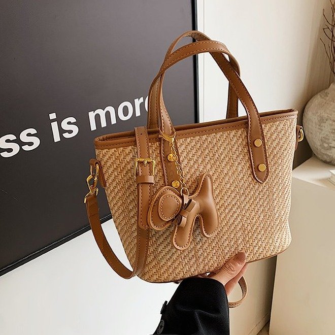 High-end straw hand-held bucket bag for women 2024 new summer trendy fashionable women's bag, foreign style and versatile single shoulder crossbody bag