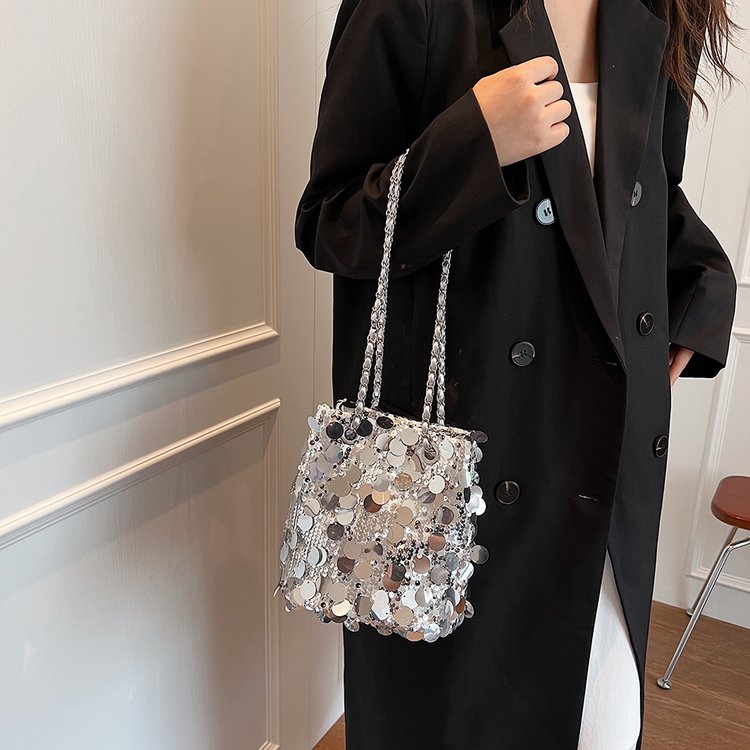 This year’s popular sequined niche design bags 2024 new women’s bags versatile chain crossbody bag shoulder bucket bag