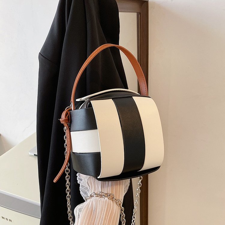 2024 small square bag new small bag trendy personality daily women's simple single shoulder crossbody bag women's bag woven bag