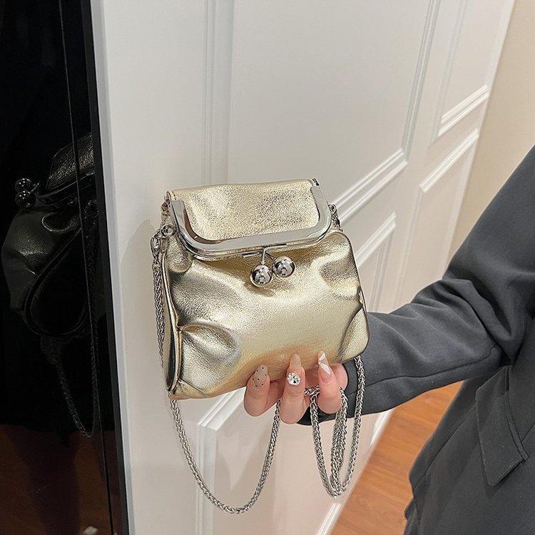 High-end soft leather niche design bag for women 2024 new fashion lightweight shoulder bag mini crossbody mobile phone bag