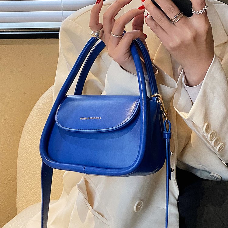 Handheld small bag for women 2024 new trendy high-end foreign style shoulder bag retro crossbody women's bag small square bag