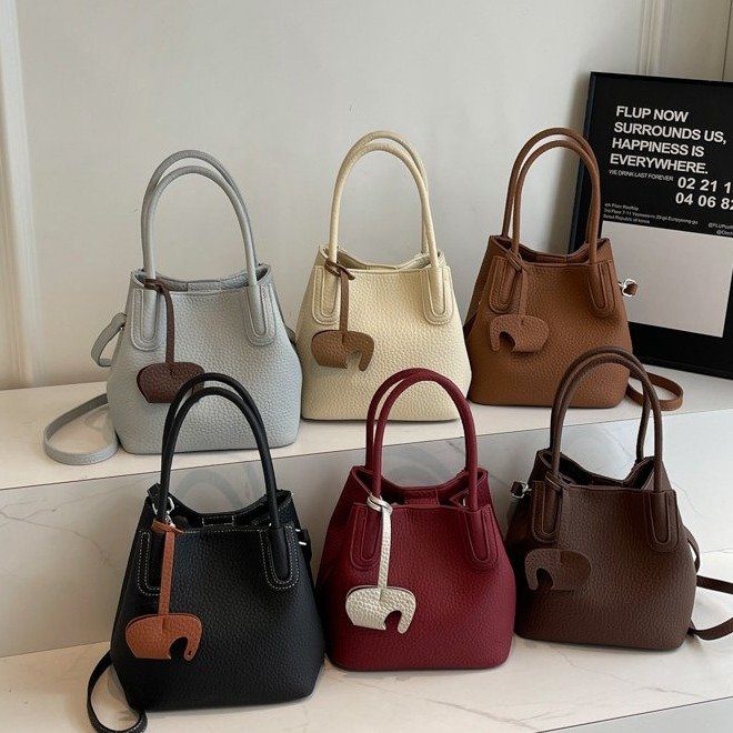 High-end retro small bag for women 2024 new autumn and winter versatile crossbody bag fashion super hot portable bucket bag