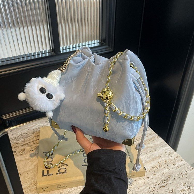 Korean style fashionable drawstring bucket bag, high-end niche design chain crossbody bag, summer versatile shoulder bag for women