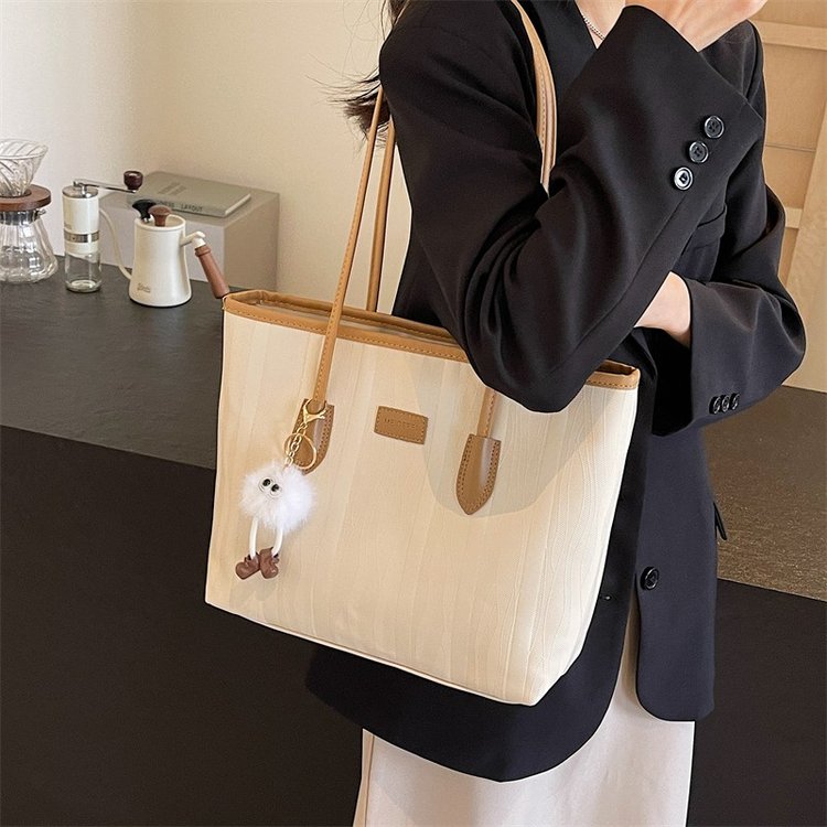Shoulder bag women's large capacity high-end commuter women's bag autumn and winter new versatile student class portable backpack