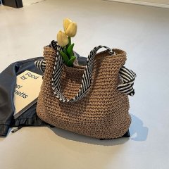 The same 2024 new Internet celebrity style fashionable and versatile woven bag for young Korean girls