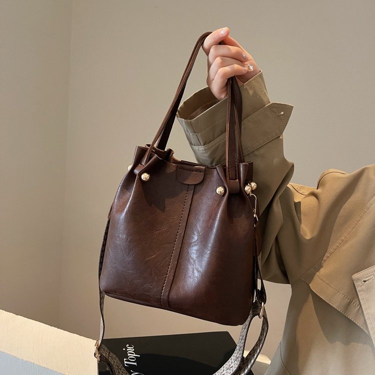 Retro fashion versatile bucket bag for women 2024 new autumn trendy casual shoulder bag niche high-end women's bag