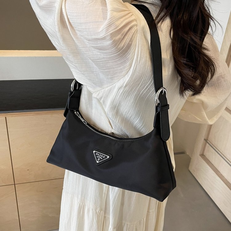 Cross-border bags women's bags 2024 new style simple fashion large capacity nylon shoulder bag dumpling bag crossbody bag wholesale