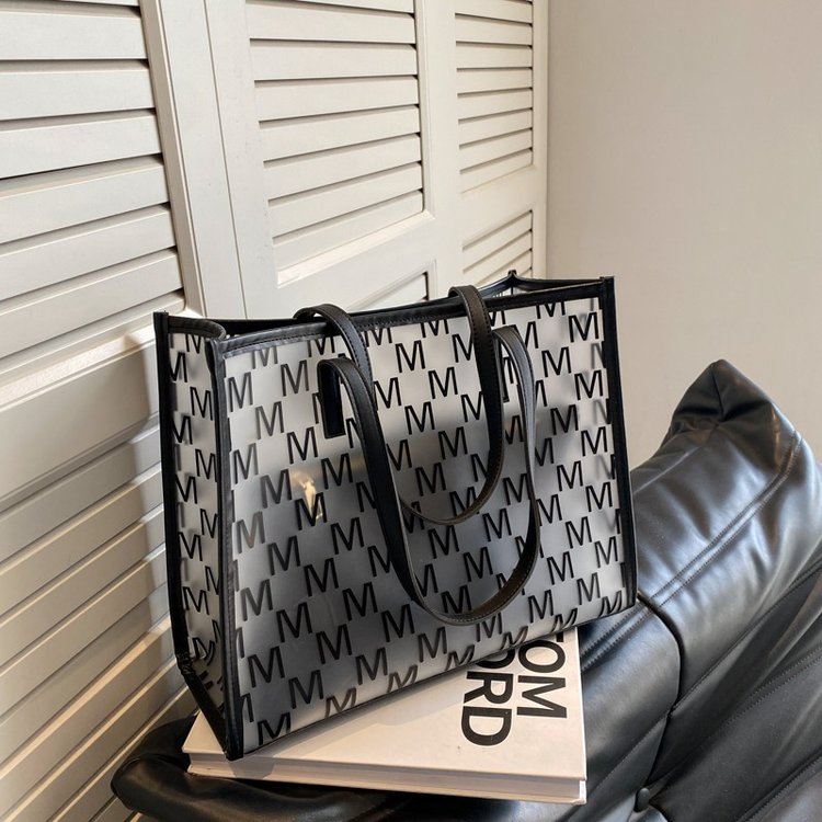 Large-capacity transparent bag for women 2024 summer new style trendy versatile foreign fashion shoulder bag tote bag jelly bag