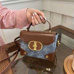 This year's popular small bags for women in autumn and winter are versatile 2024 new retro single shoulder crossbody bag hand box small square bag